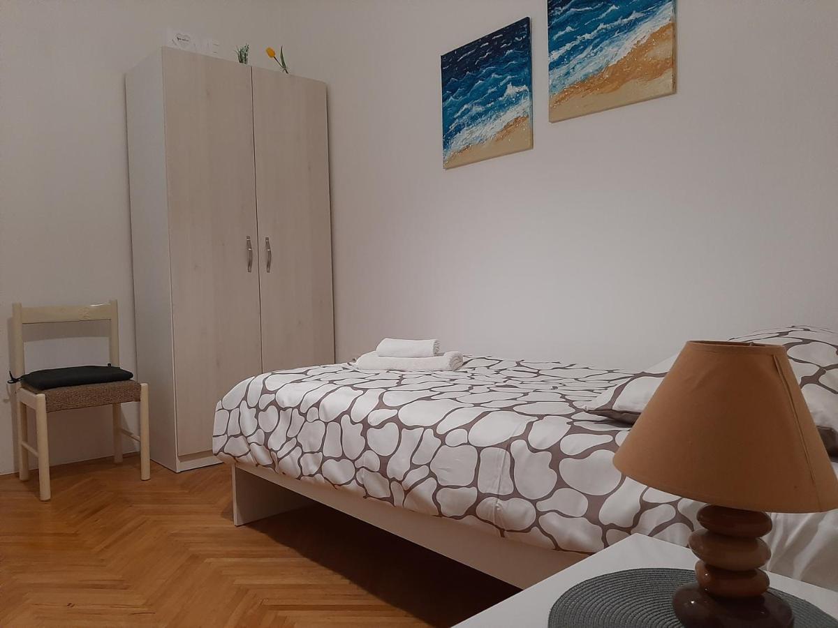 Appartamento Family House Rebeka Ugljan Esterno foto