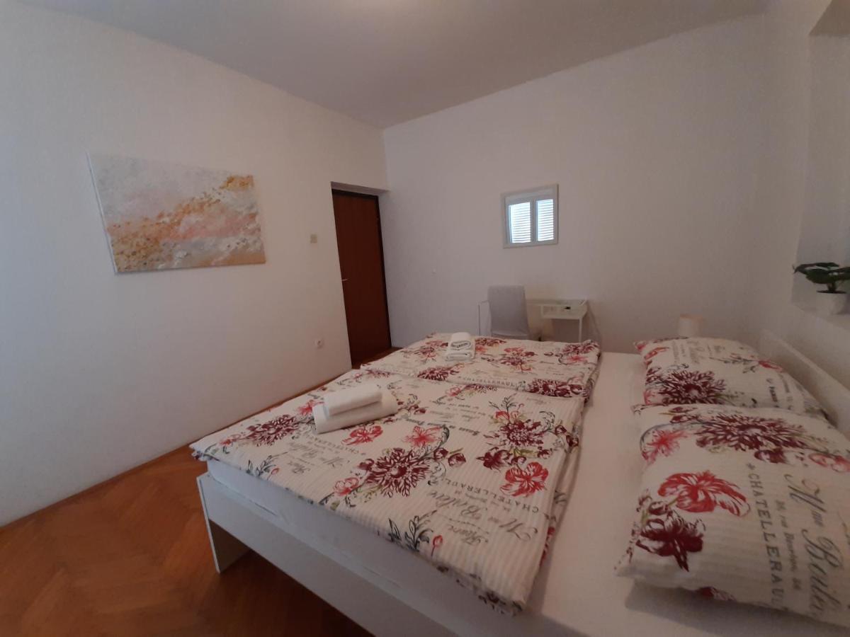 Appartamento Family House Rebeka Ugljan Esterno foto
