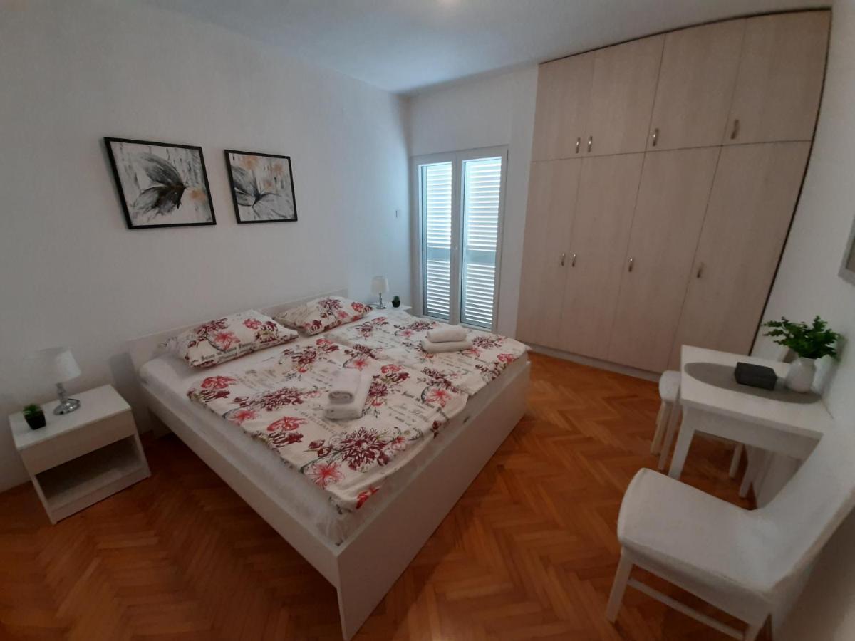 Appartamento Family House Rebeka Ugljan Esterno foto