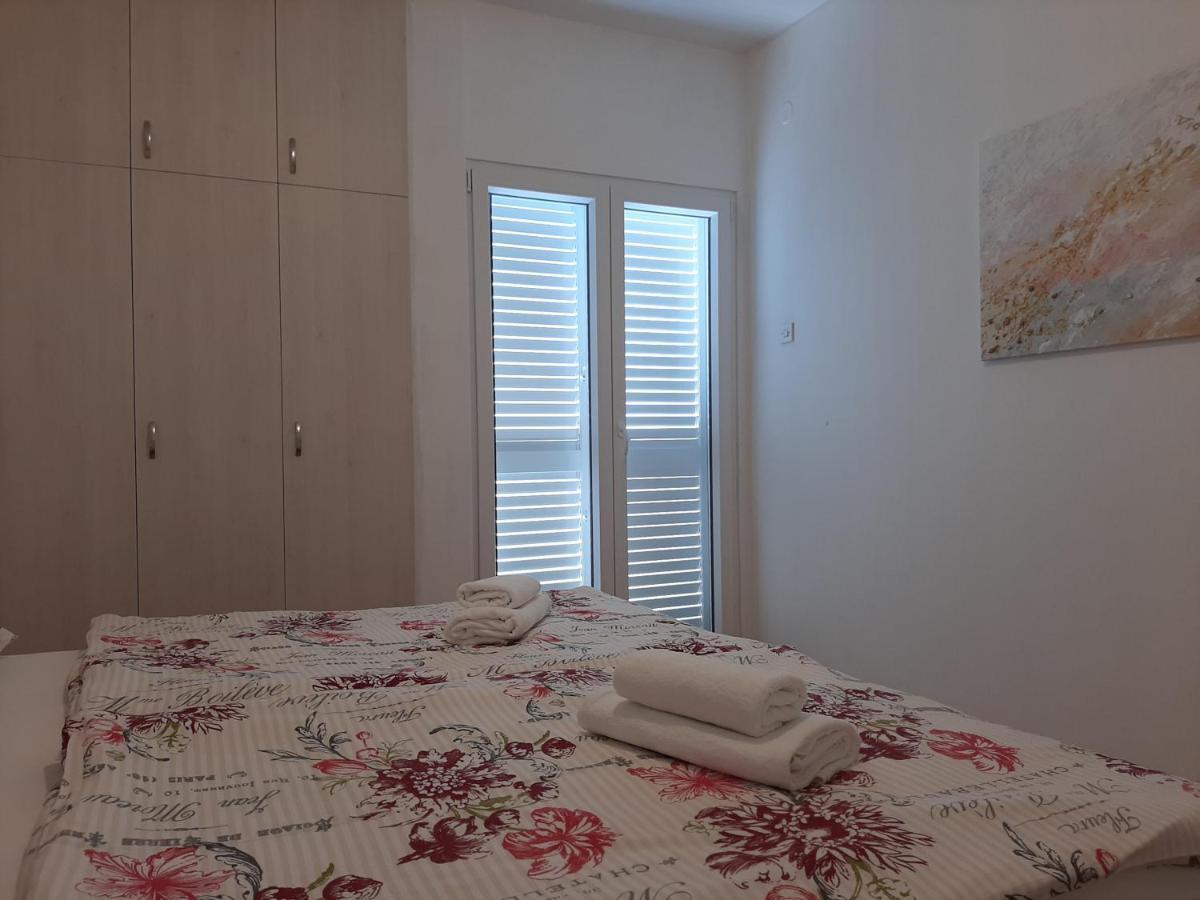 Appartamento Family House Rebeka Ugljan Esterno foto