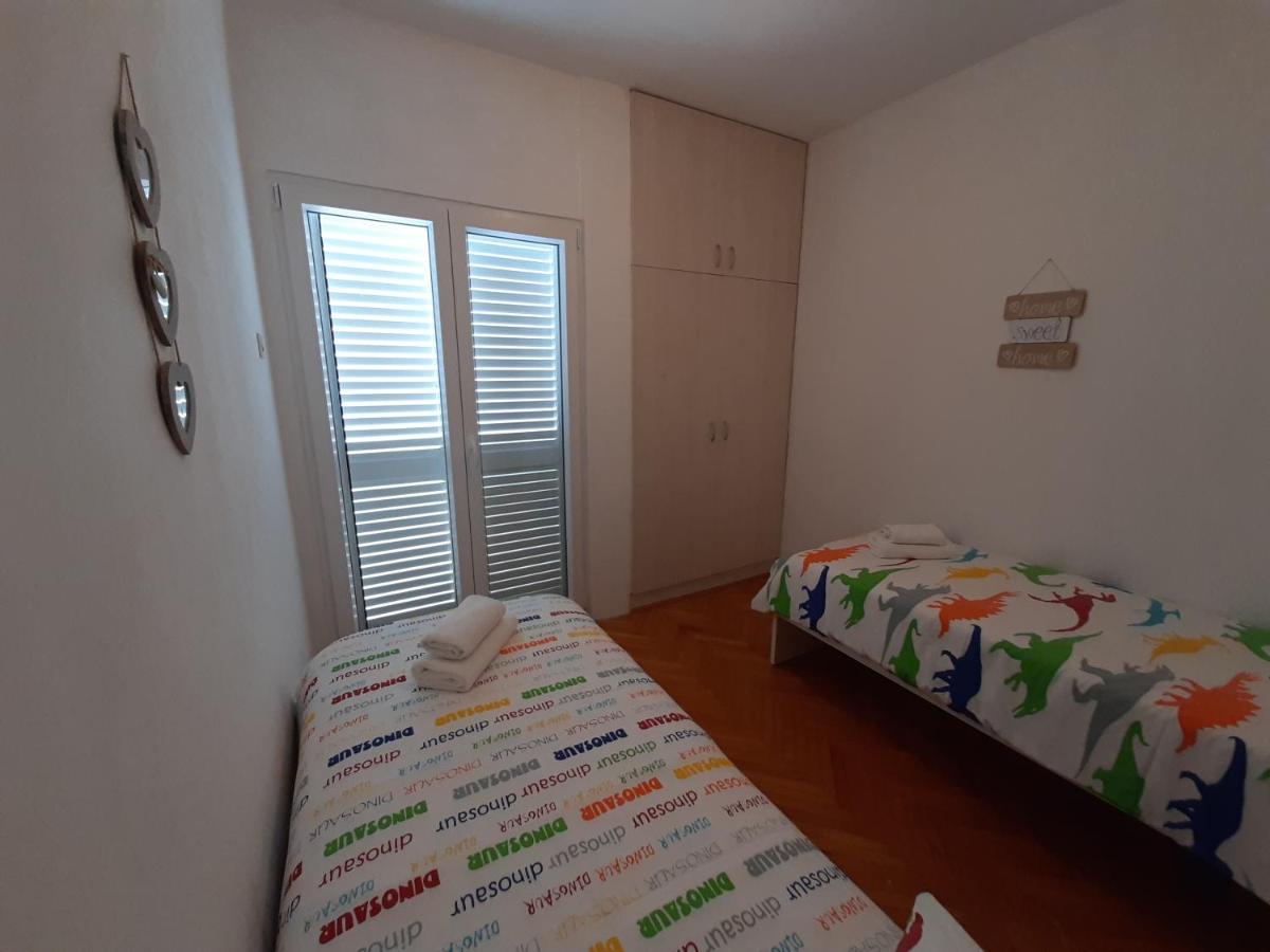 Appartamento Family House Rebeka Ugljan Esterno foto
