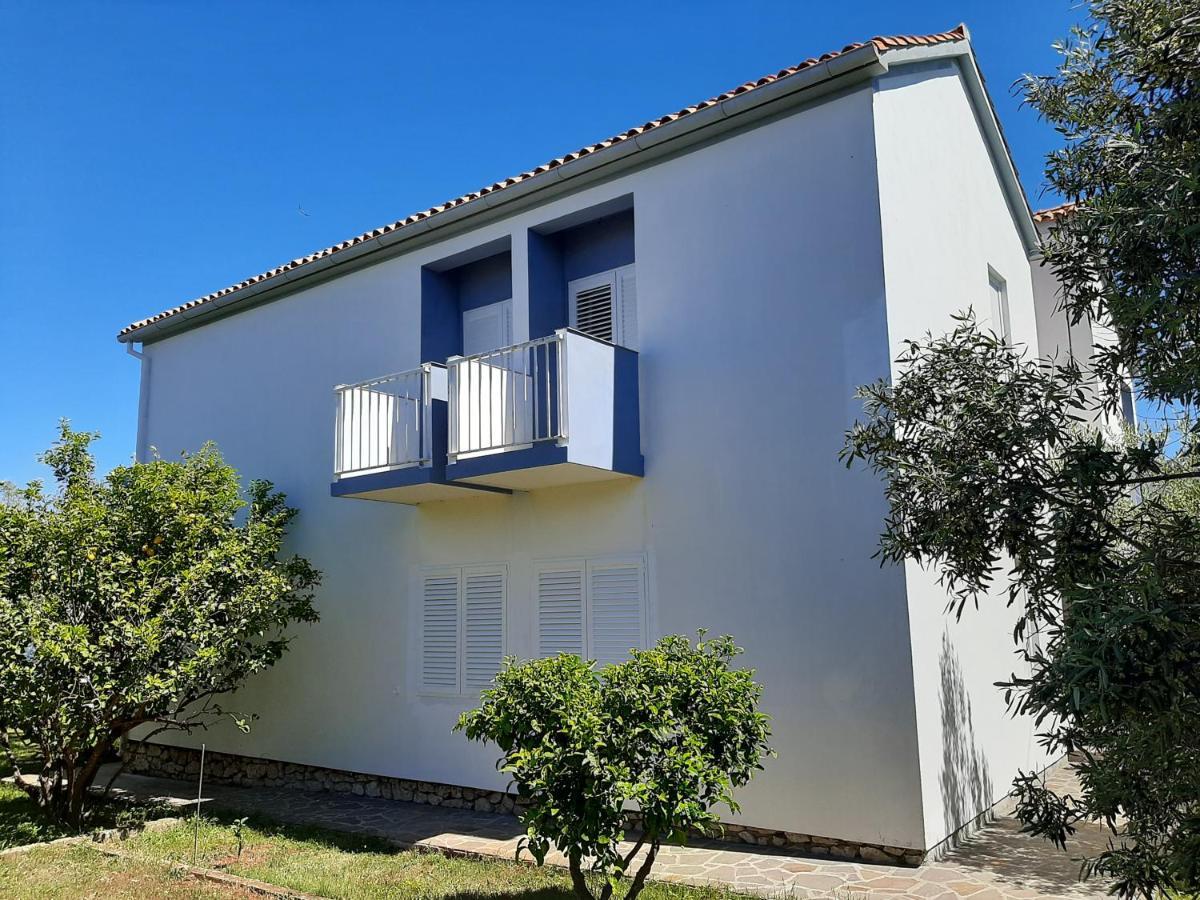 Appartamento Family House Rebeka Ugljan Esterno foto